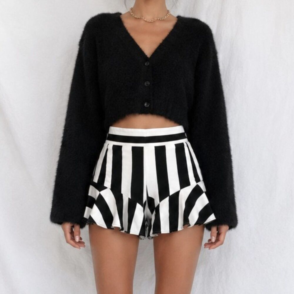 Vintage Y2K 90s Black White High Waisted Ruffle Pleated Striped Shorts Size XS/S